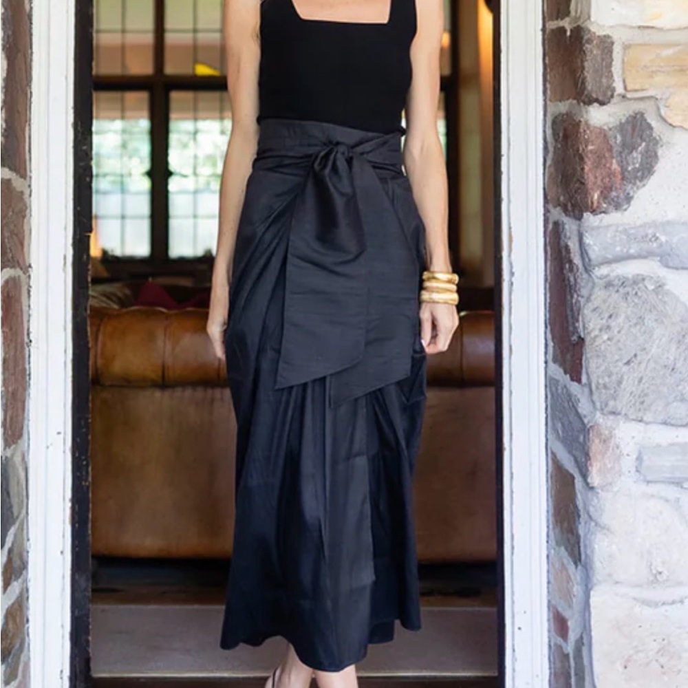 Black Midi Tie-Waist Skirt